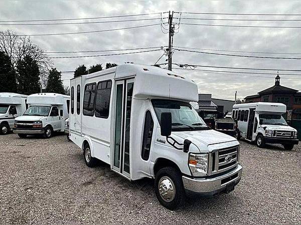 Used Shuttle Buses for Sale – Ford E350/E450 – Wheelchair Accessible